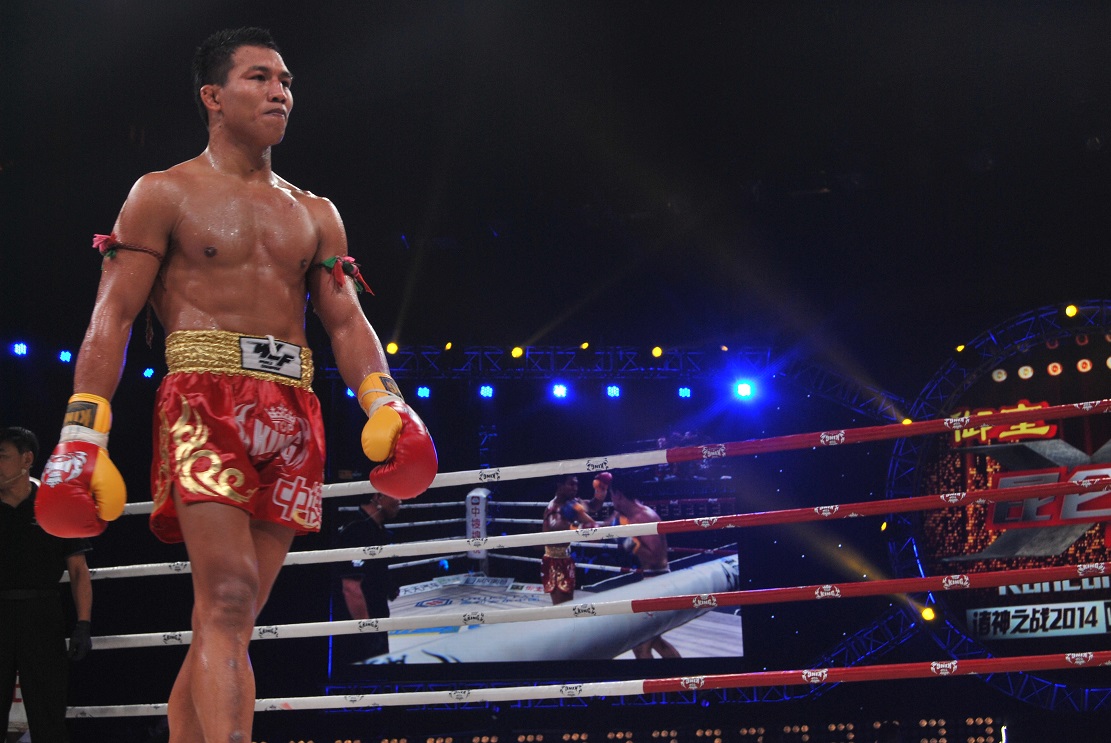 昆仑决泰拳名将打吐对手,昆仑决谁的拳最重