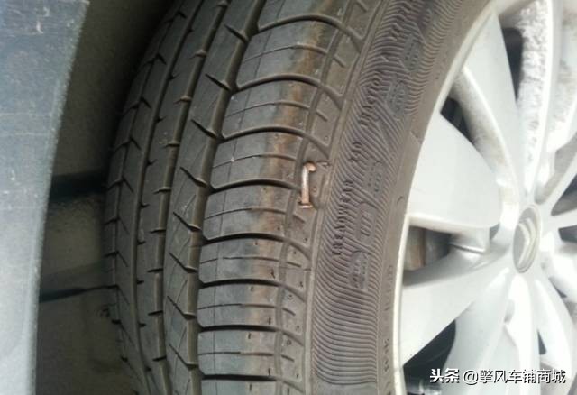 轮胎侧面有轻微划痕怎么修复,汽车轮胎侧面有小小刮痕要紧吗