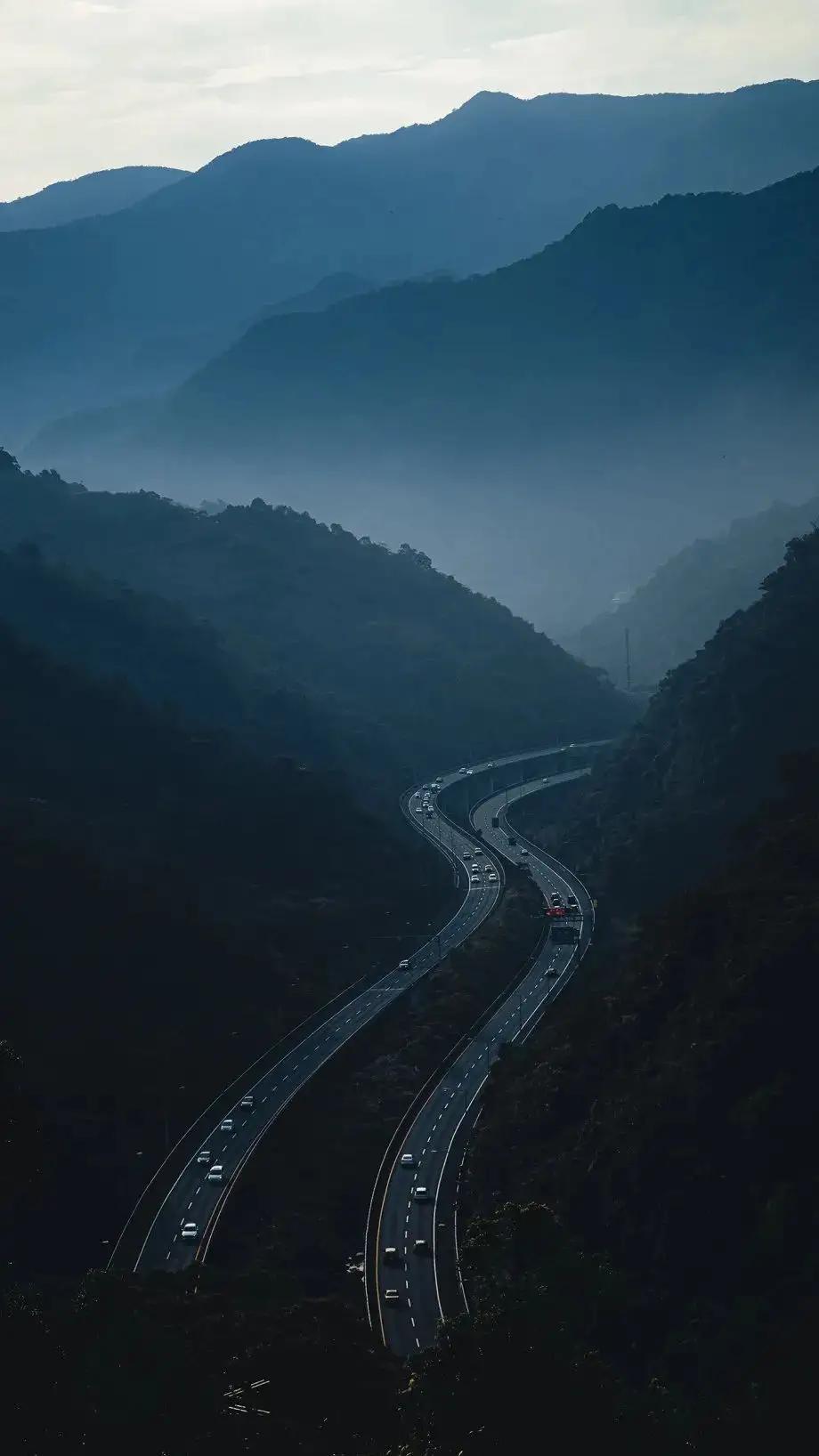 结盟扶贫,结盟因利制权