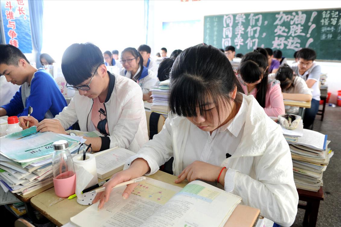 易烊千玺高考查成绩紧张到发抖,易烊千玺高考数学多少