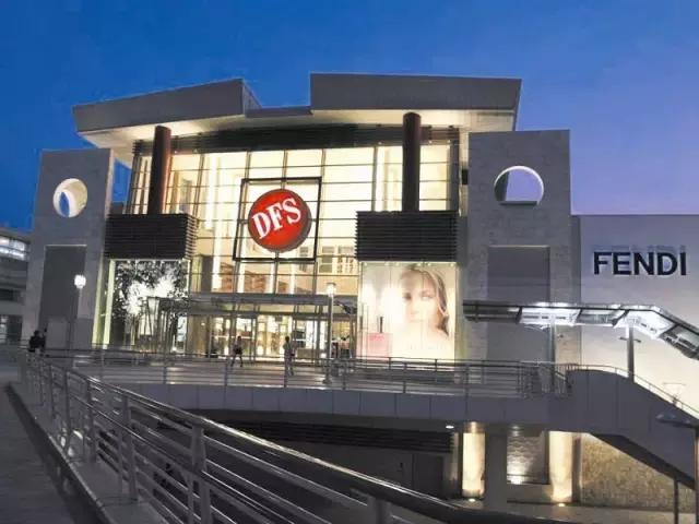 戴15元手表,租一居室,秘密捐出560亿,他真正活出了上帝的模样