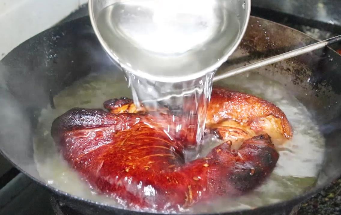 红烧猪脚的家常做法软烂脱骨川味,高压锅炖一整只猪脚要多久才脱骨