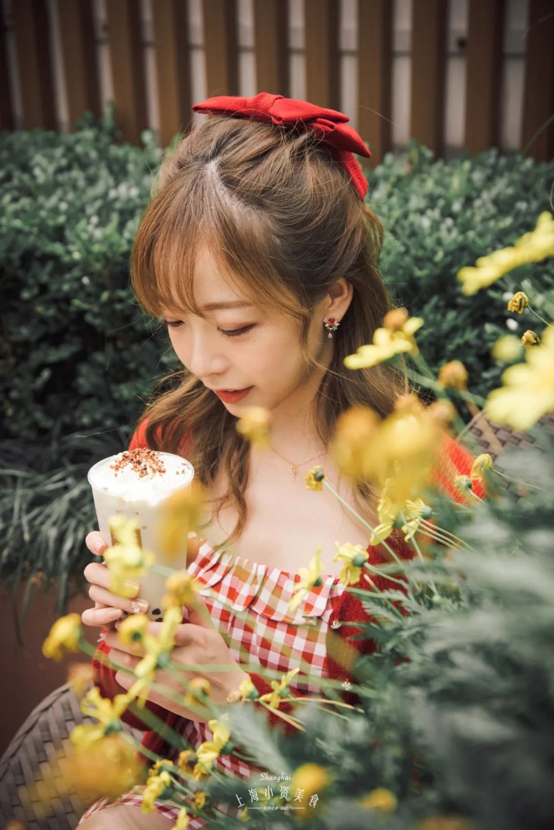 网红饮料喝起来,中药奶茶网红饮品