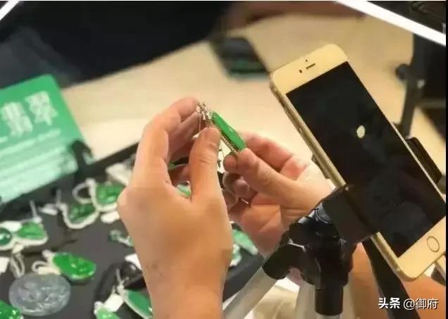 直播行业惹众怒?7000名玉商联名上书抗议,玉石直播要歇菜了?