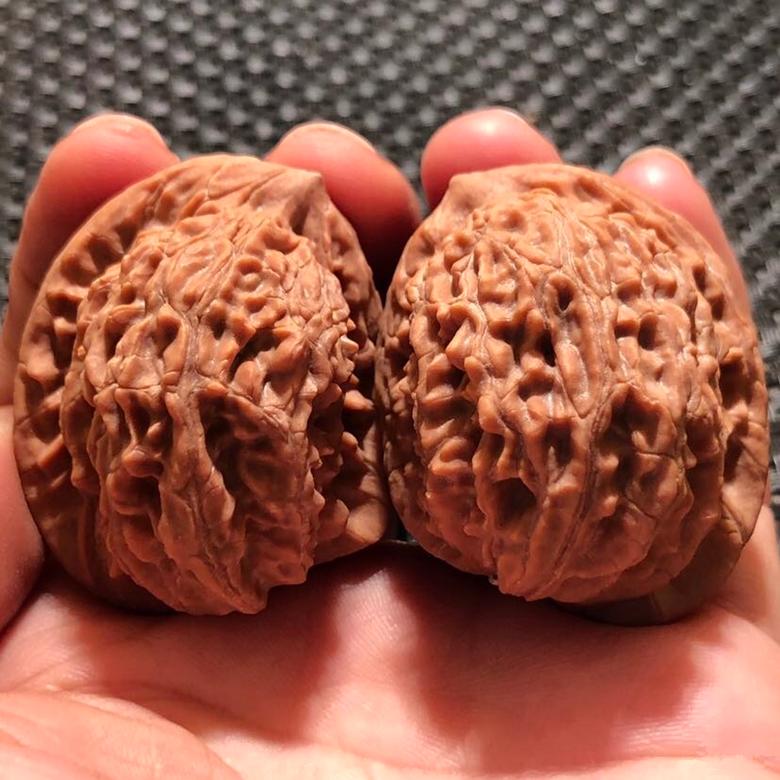 小核桃手串怎样盘,小核桃手串怎么盘出牛筋红