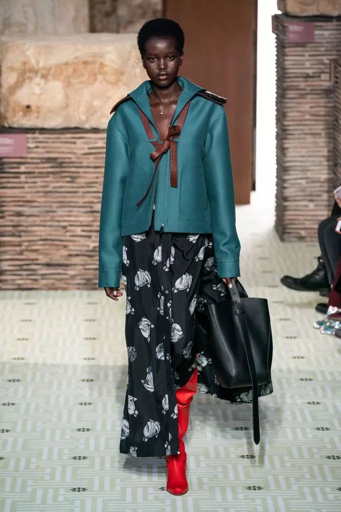 鐭冲ご濮愬勾杞荤殑鐓х墖,鐭冲ご濮愮┛鐨勫尅濞佸悧