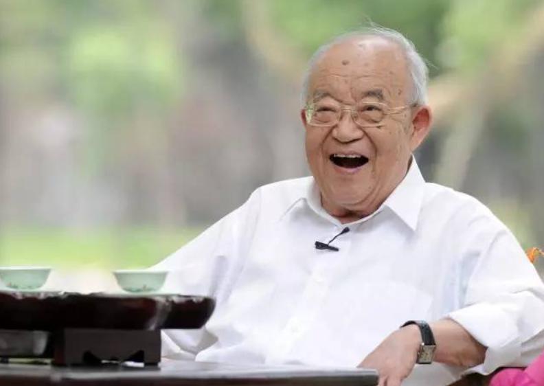 1958年，被毛主席亲自接见的“红孩子”，红遍全国后为何退出影坛