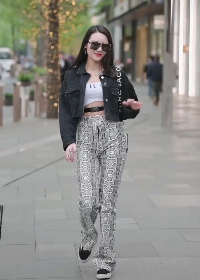 夏季复古牛仔裤潮流高街,时髦新款休闲牛仔裤