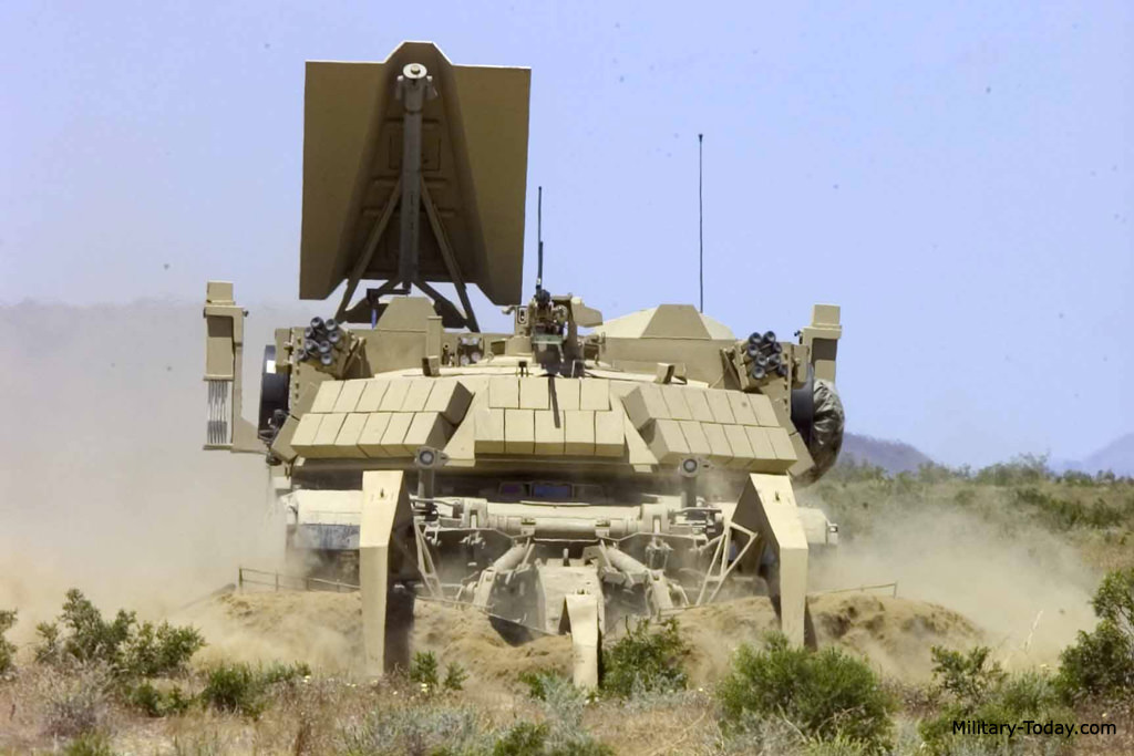 悍匪袭击美军悍马车队的电影,清障扫雷坦克