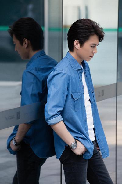 靳东深陷中年危机而不自知,靳东中年危机电视剧全集