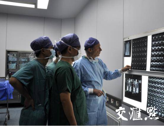 外国医生和中国医生交流,外国医生来中国学医纪录片