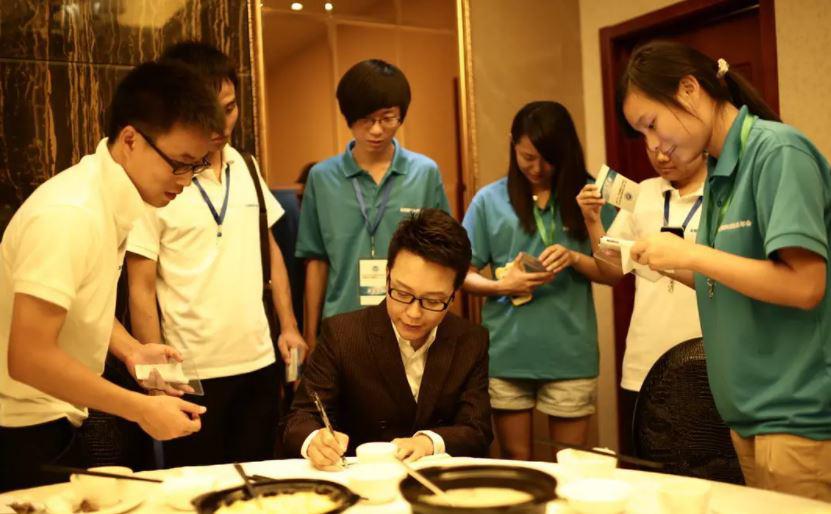 李玉刚跳过河,李玉刚有跳过河吗