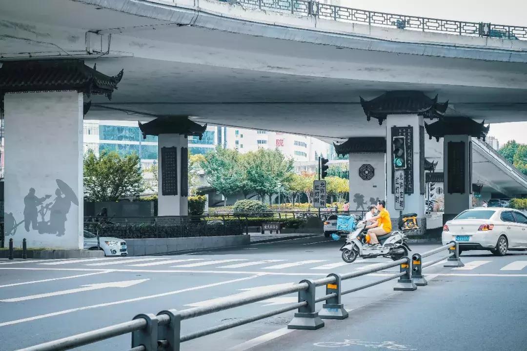 荷花池vs春熙路,成都荷花池攻略技巧