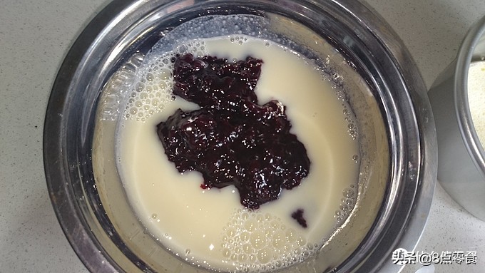 牛奶慕斯蛋糕最简单的制作方法,蓝莓果酱牛奶奶酪慕斯蛋糕8寸