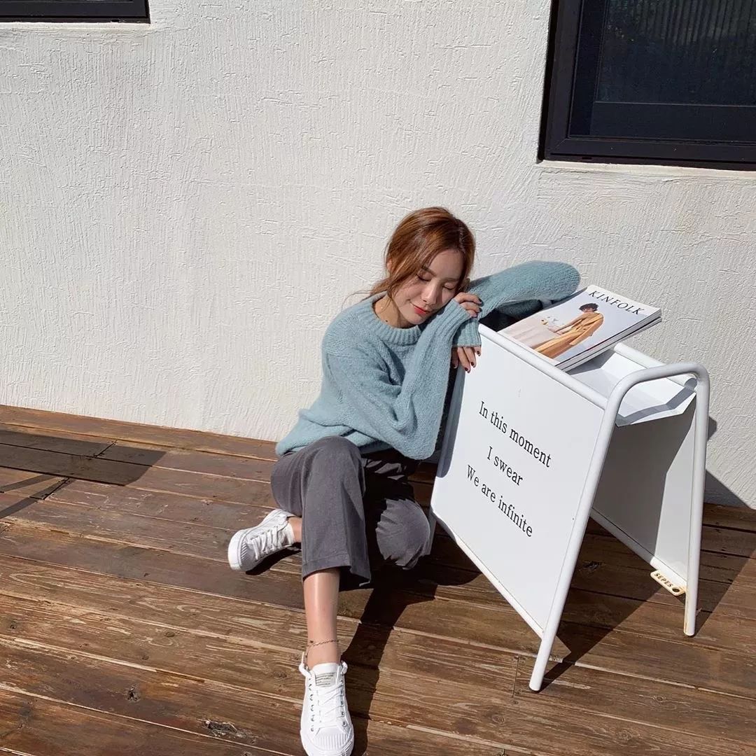 中长款毛衣外套显高显瘦穿搭,大衣连帽毛衣穿搭攻略