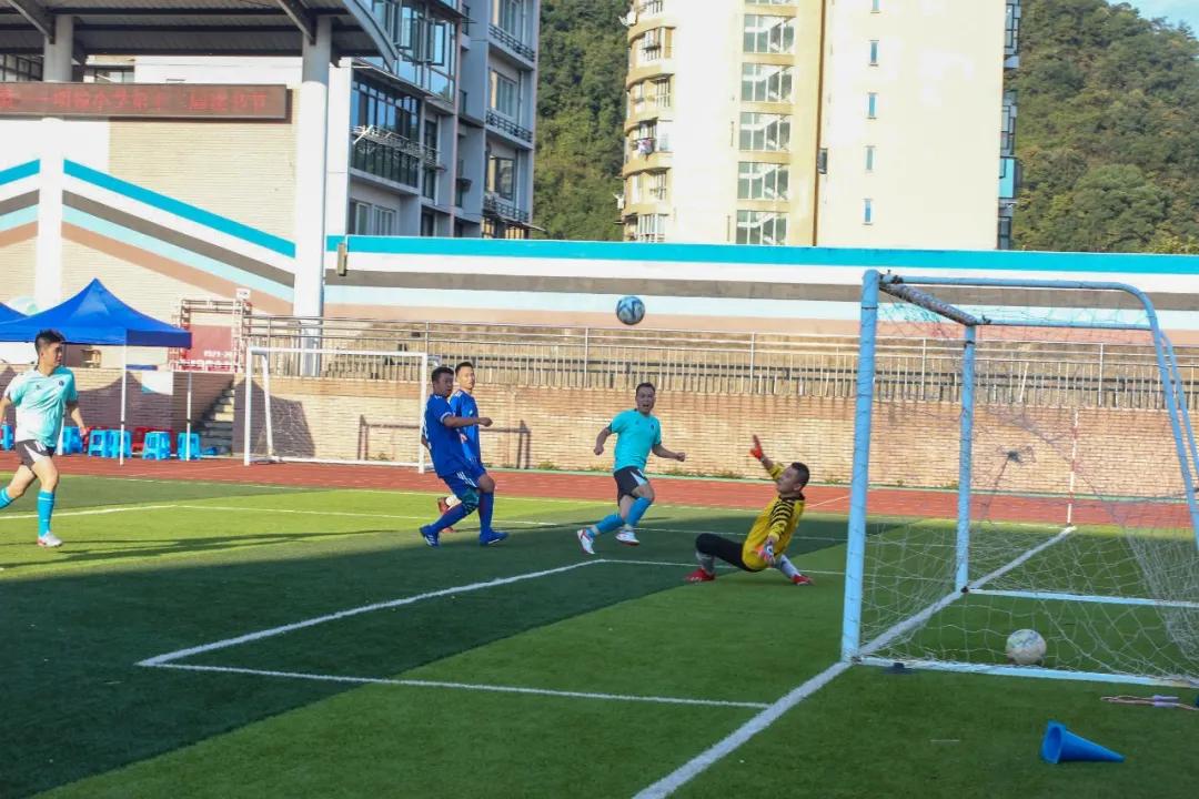 以球会友弘扬体育风尚,以球会友足球逐梦超级杯