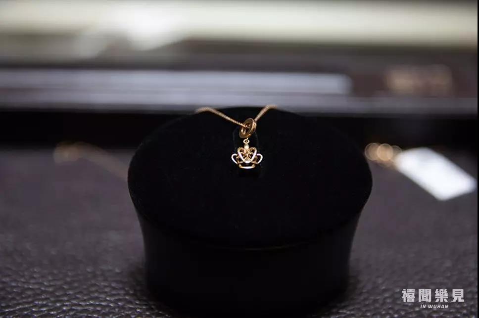 我膨胀了，在武商世贸广场的黄金珠宝手表区逛痴了迷