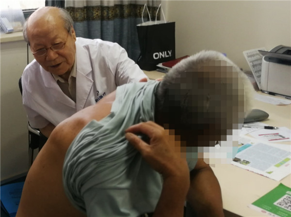 健康扶贫专家义诊,医疗专家下乡义诊