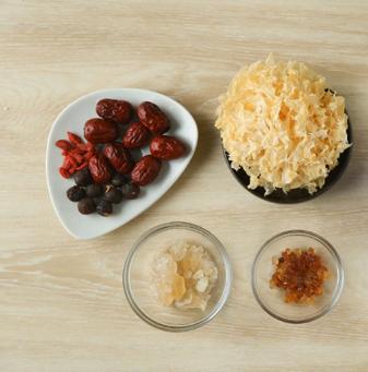 皂角米桃胶养生汤做法,银耳皂角米桃胶做法窍门