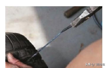 轮胎侧面蹭掉一小块橡胶怎么修补,真空轮胎怎么修补用什么方法最好