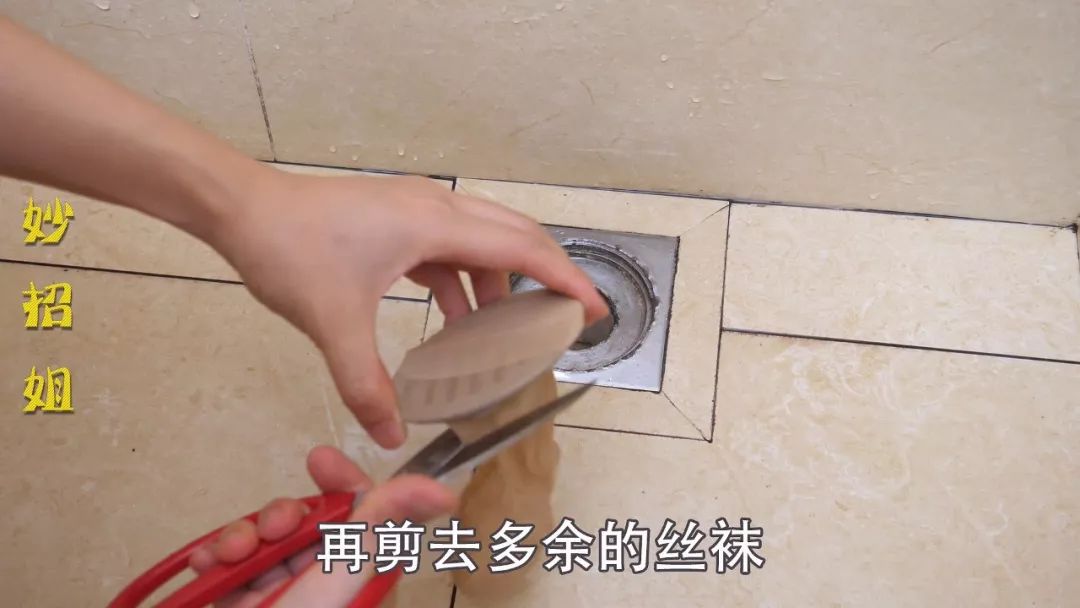 屋里出现好多黑色小飞虫怎么回事,家里突然多了很多很小的黑色飞虫