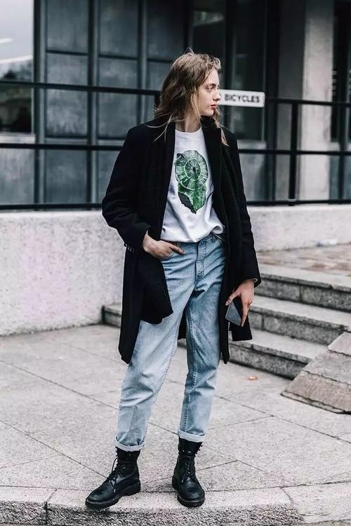 阔腿裤和窄版牛仔裤哪款显瘦,最流行的阔腿裤与牛仔裤