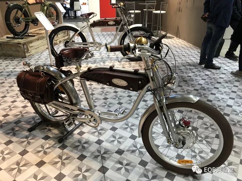 「米兰展独家」弯的电池？可当作充电宝的电池？外国人真会玩！