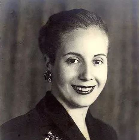 从农村歌女到权倾朝野的国母，还被印在阿根廷纸币上，去世才33岁