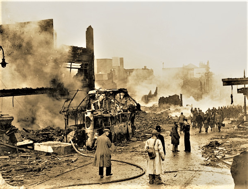 火烤绿魔伞兵！皇家陆军“蛇怪”喷火卡车，200米火舌吞噬万物