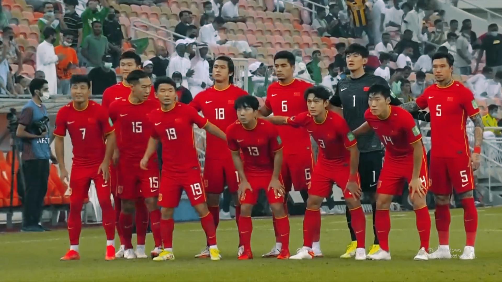 国足出征西亚27人名单：两边路缺人将成痛点，李铁对阵型还在纠结