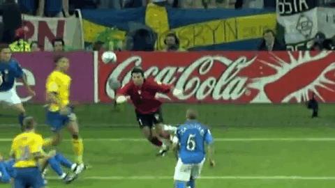 2004年欧洲杯伊布蝎子摆尾,伊布献逆天蝎子摆尾