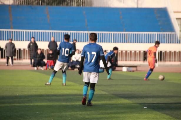 足球女神!高中结缘,她一进大学就成球队经理,如今已是女足队长