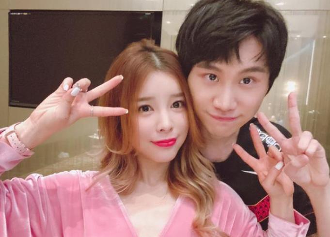 LOL主播有多壕?Doinb买1400平别墅,周淑怡6位数名表让水友酸了