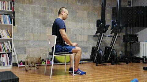 你的坐姿十有八九有问题，肩膀、背部酸痛？教你几招来缓解