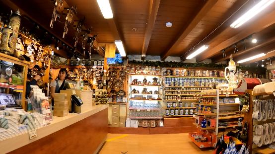 爱戴绿帽子，喜欢捡破烂，只吃猪蹄和香肠。奇葩的德国村，逛逛去