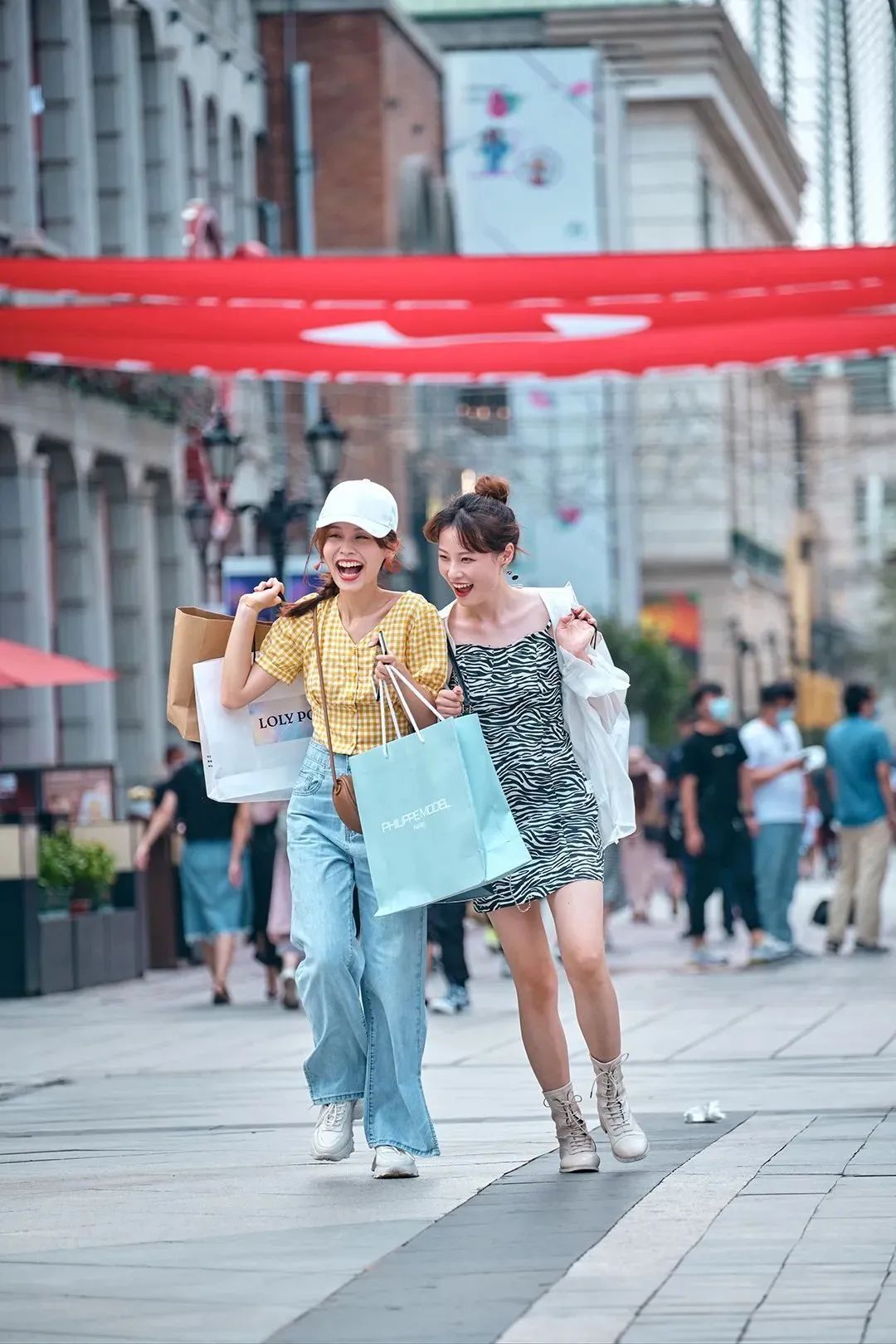 五湖四海的朋友来聚会,五湖四海的朋友来武汉