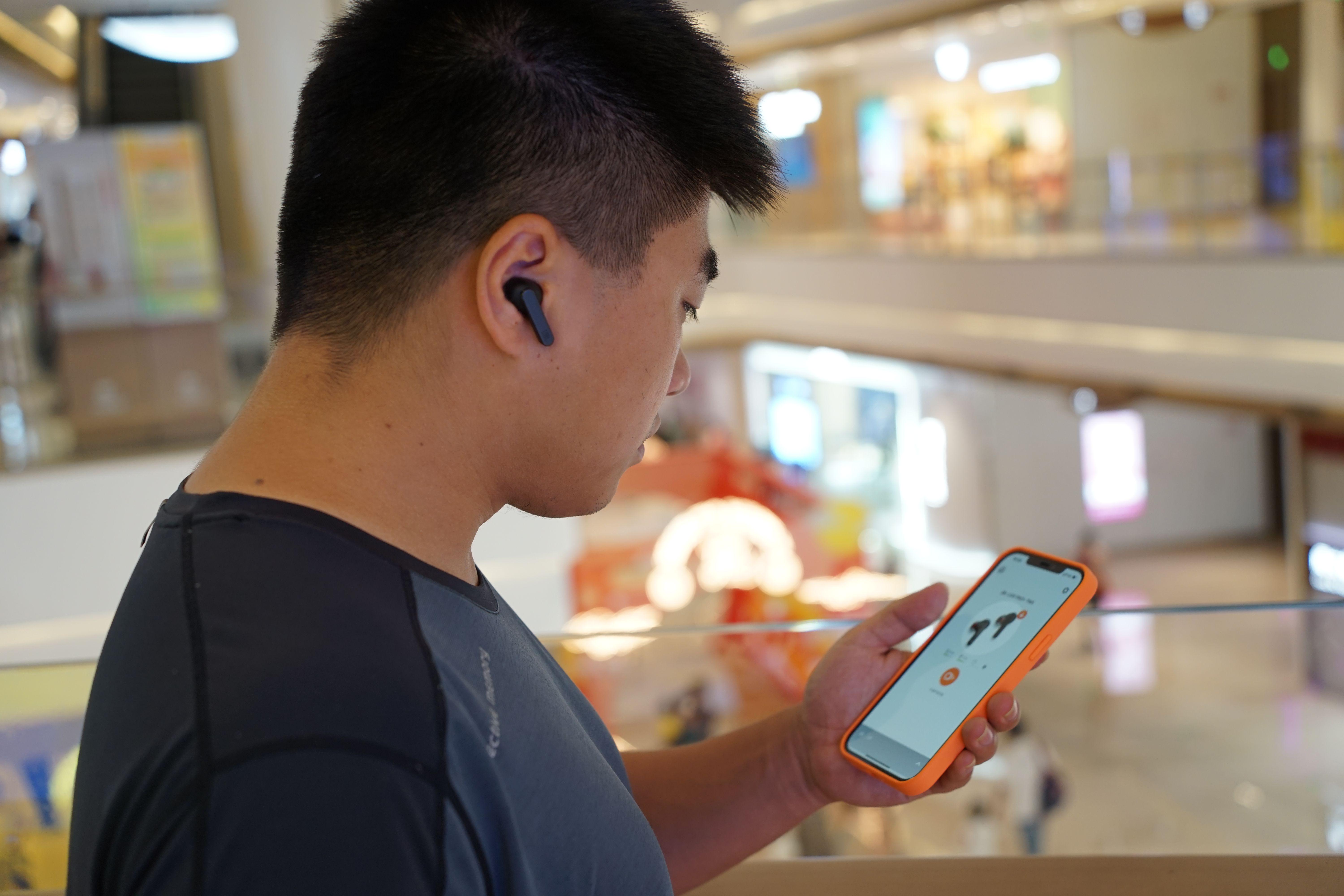 jbllive头戴式降噪耳机评测,jblw100tws无线耳机评测