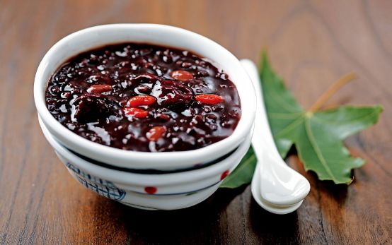 寄情于山水之间的唯美古诗词,寄情山水悠闲自得的诗词