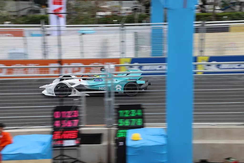 这车空间窄、没空调，只能躺着开，为啥一群男人都想开？