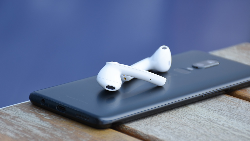 是国产AirPods还是老周的音乐梦？PlayBuds真无线蓝牙耳机