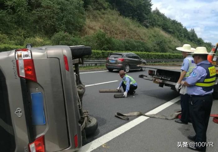 急刹车一脚踩死和点刹哪个有效,跑高速是急刹还是点刹