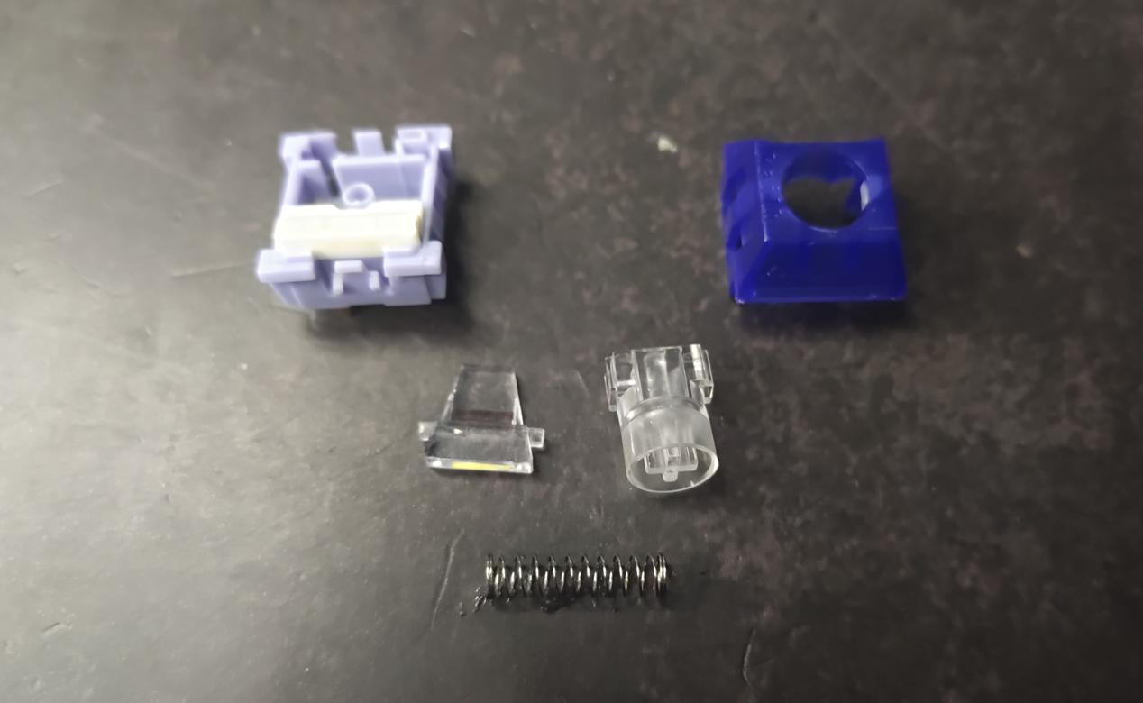 定价飘了？其实是真值！黑峡谷三模68键机械键盘Box初代号评测