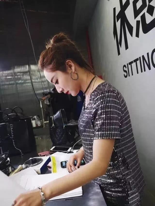 薇娅怎么有资格采访袁隆平,薇娅采访袁隆平一年收入多少