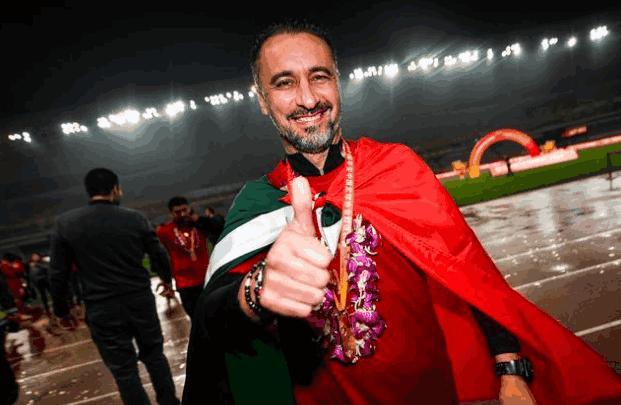 上港官宣两大强援加盟，国脚级中场获1200万顶薪，重组强阵冲冠