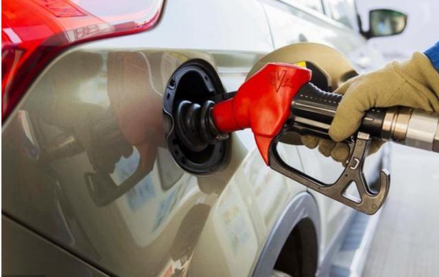 油箱打开为啥“回气”?加燃油宝有用吗?