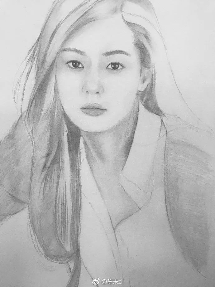 大学没毕业，95后妹纸用一支铅笔就撩到了范冰冰！这...