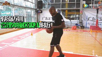 打篮球应该怎么样上篮,怎么学会打篮球的上篮