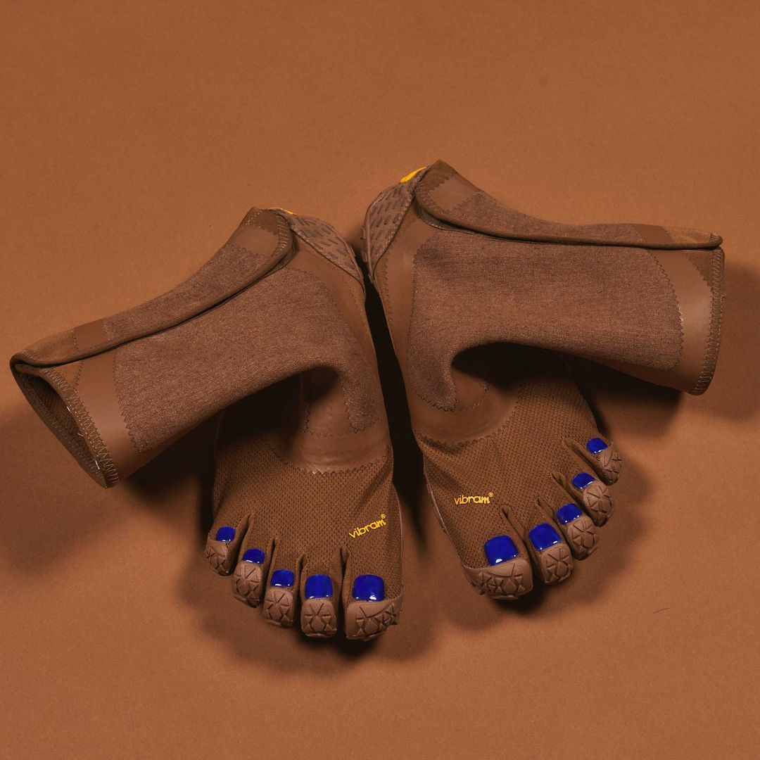 好闹～日本推肤色《五趾鞋》乍看以为「光脚丫」上街还擦指甲油呐