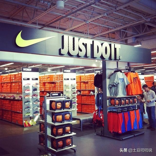 民工带儿子买耐克遭店员驱赶,工人带儿子买耐克遭歧视