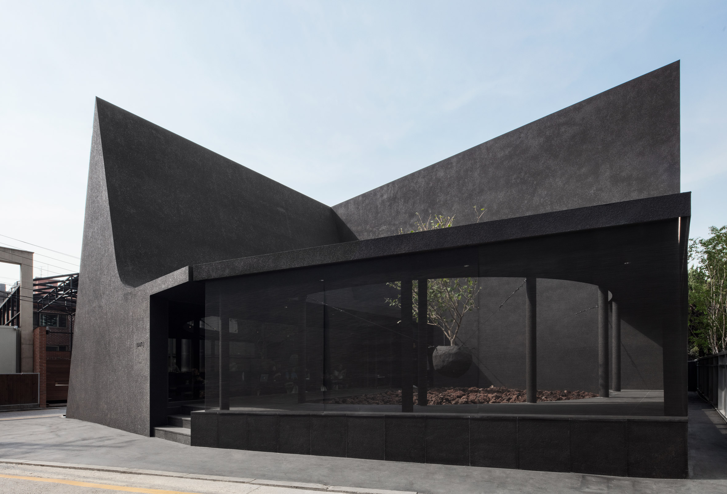 小众设计感服装店推荐性冷淡风,郑州德化街服装店暗黑风